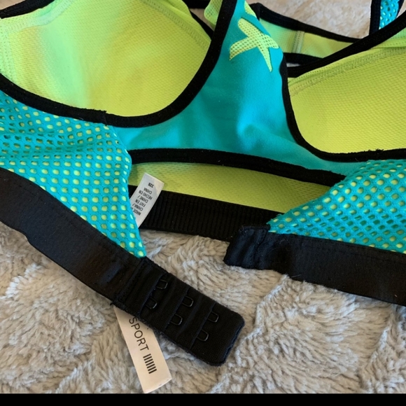 Victoria Secret Sports Bra - Picture 5 of 6
